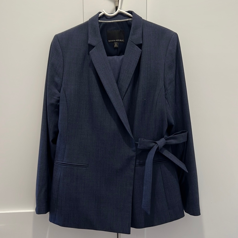 Navy Banana Republic SuIt jacket with tie waist detail